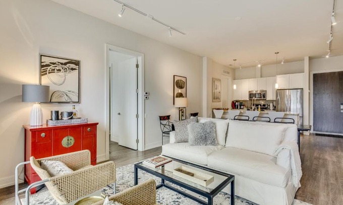 Sheridan Park Appartement | Sheridan Park Stunner! No Matter if You Are in Town for Business or Fun This Property Has You Covered apts
