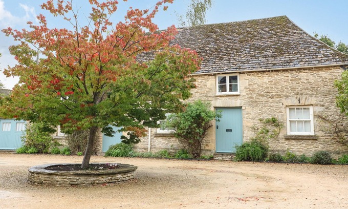 Tetbury Maison | SHERWOOD, pet friendly, character holiday cottage in Tetbury
