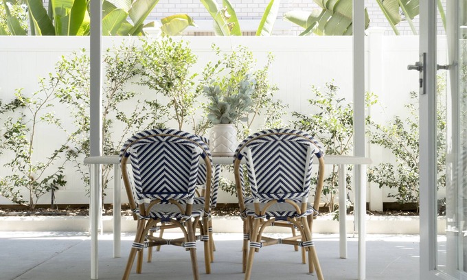 Bouvet Island Maison | SHILOH HOUSE - Apartment 1 The downstairs half of this magnificent Queenslander