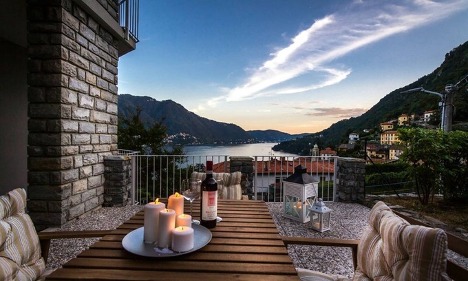 Moltrasio Appartement | A two-bedroom spacious apartment with unrivaled lake views and a garden.
