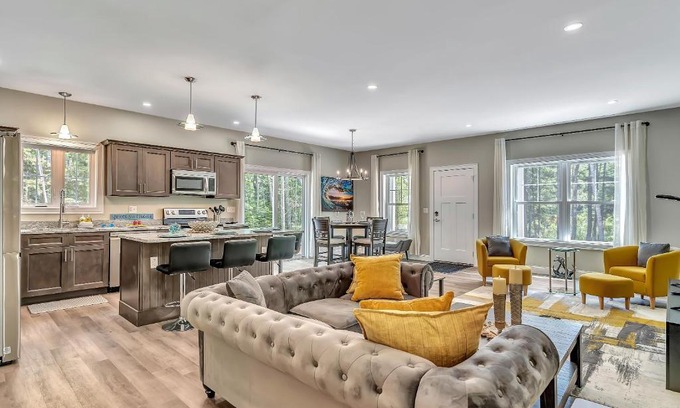 Bayville Maison | Shipbuilder’s Retreat Sleeps 6, 5 mins to Harbor