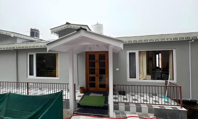 Shimla Maison | Shivam Homestay 3BR with Orchard view by Homeyhuts