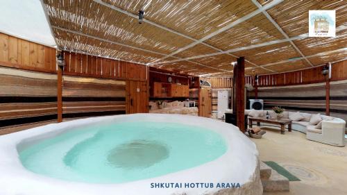 Tzofar Cabine | Shkutai Hottub Arava