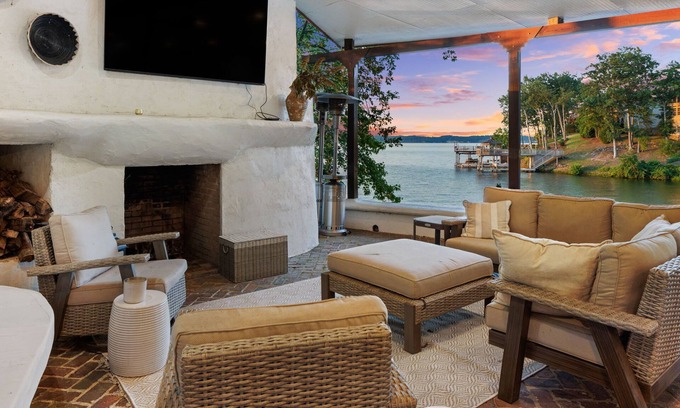 Florence Maison | Shoals Spanish Villa on Wilson Lake near RTJ golf course