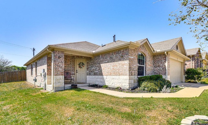 McNeil Maison | Shop, Dine and Unwind Pet-Friendly Home in Austin!