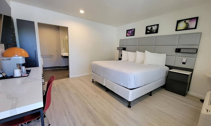 Newhall Hôtel | Shopping Spree at Westfield Valley Fair Shopping Mall and Santana Row! Parking