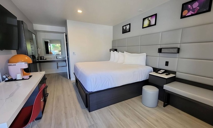 Newhall Station Balnéaire | Shopping Spree at Westfield Valley Fair Shopping Mall and Santana Row! Parking
