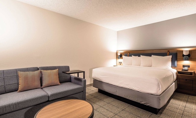 Richardson Hôtel | Short Drive to Mandalay Canal Walk at Las Colinas! FREE Parking, Pets Allowed!