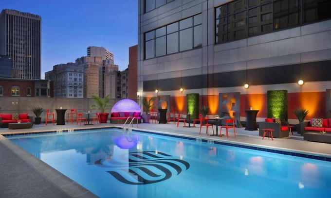 Center City West Station Balnéaire | Short Drive to Rosenbach Museum! Downtown Location, Pool, Pets are Allowed!