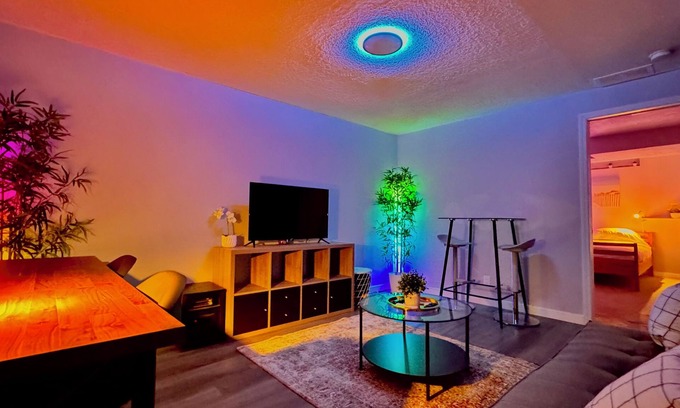 Calgary Appartement | Short or Long Term | Pet Friendly | Dog Park | King Bed | Laundry | Wifi