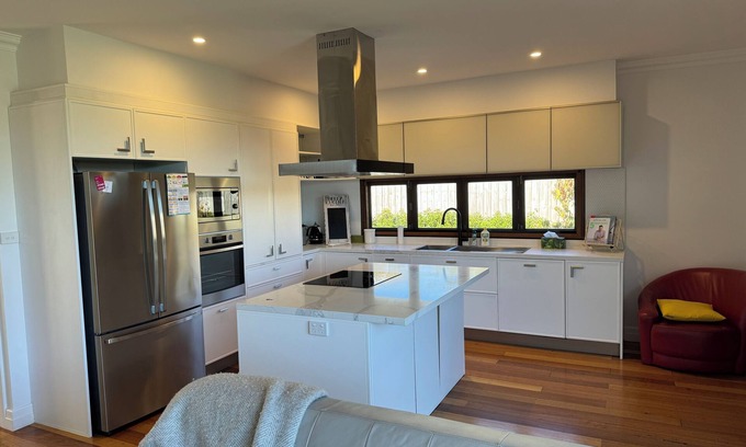Trentham Maison | Short stroll into town - fully renovated 3 bedroom house.Make yourself at home.