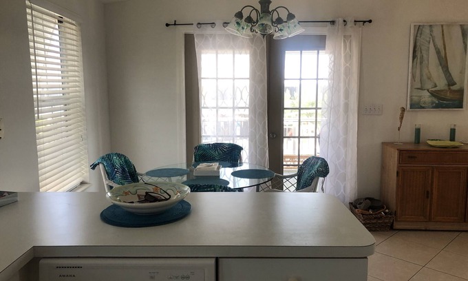 Cutthroat Harbor Estates Maison | SHORT TERM RENT WITH 10k BOAT LIFT Avail from 5/1/2025 for 5-6 months