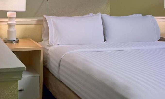 Middleburg Heights Hôtel | Short Walk from Lake Abram Marsh! W/ Private Kitchen, FREE Parking, Pet-friendly