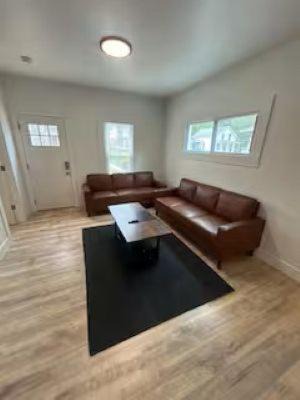 Downtown Niagara Falls Maison | Short Walk to Niagara Falls 6 Bedrooms