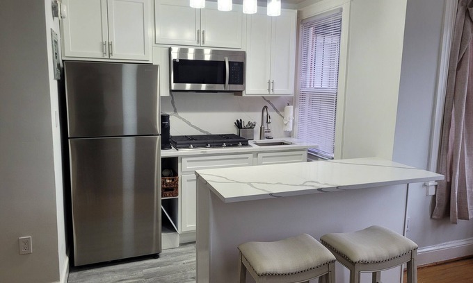 Near Northeast Appartement | Short Walk to Union Station and Supreme Court - Capitol Hill Apt.