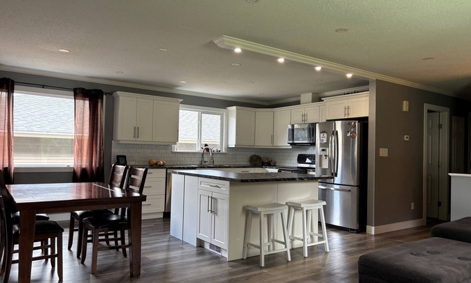 Canoe Maison | Shuswap Serenity Shuswap Lake, Canoe B.C.
