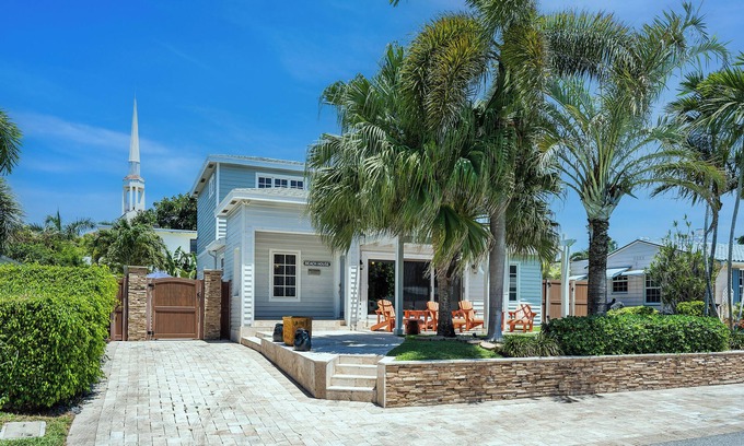 Delray Beach Maison | Side-by-Side Bliss – 2 Delray Beach Homes one block to beach & Atlantic Ave!