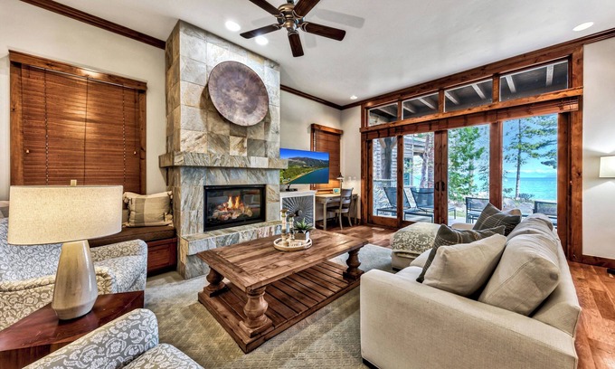 Sierra Shores Copropriété | Sierra Shores Five - Lakefront Comfort, Pool, Spa, Gym, A/C!