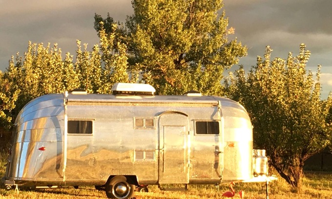 Durango Maison | SILVER FOX: Airstream dans un verger à 15 minutes du centre-ville de Durango