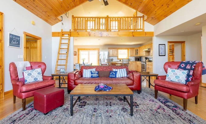 Pittsfield Maison | Silver Lake Cabin w/ Own Lake near Cooperstown