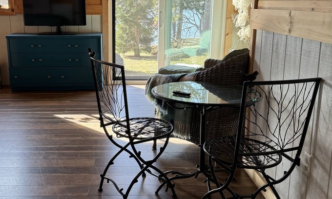 Perry Maison | SILVER LAKE STUDIO - Located on Silver Lake & 9 miles from Letchworth State Park