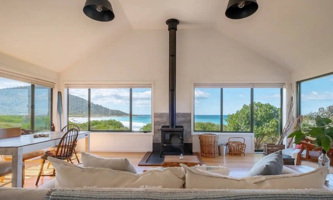 Bicheno Maison | Silver Moon at Half Moon Bay - Paradise!