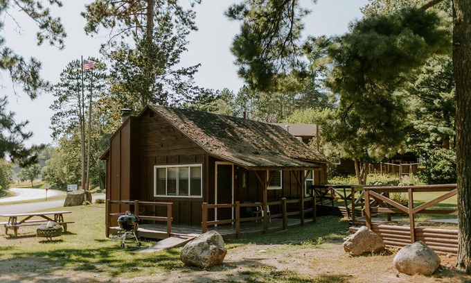 Ely Cabine | Silver Rapids Lodge