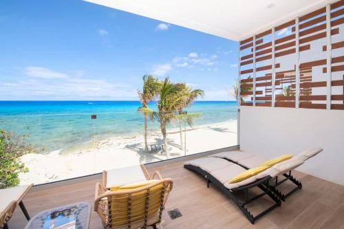 Old Man Bay Maison | Silver Reef 2 Oceanfront Condo