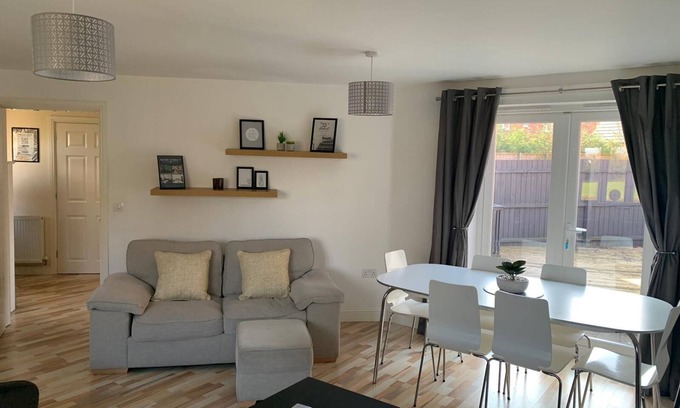 Ashby-de-la-Zouch Maison | Silver Stag Properties, Spacious 3 BR Haven