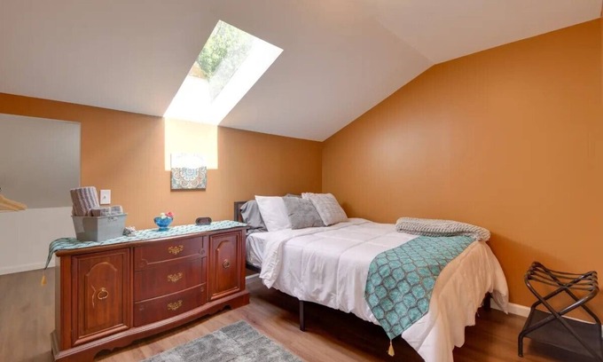 Fairland Autre | Silver Stone Castle Guest Wing in Silver Spring with Game Room, Pool Table, etc.