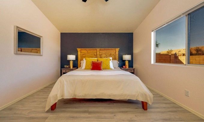 Tucson Maison | Silverbell / 3 BR & 2 BA / Garage / Fenced / Quiet