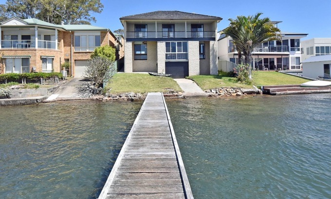 Silverwater Maison | Silverwater Serenity Shores Absolute Waterfront On The Lake