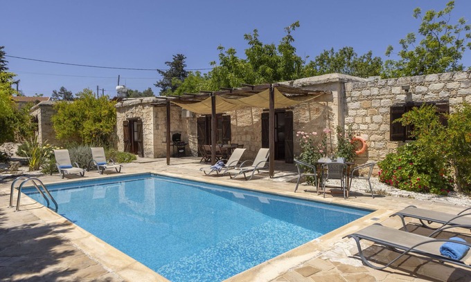 Droushia Villa | Simeon Estate: Cozzy Stone House avec piscine privée