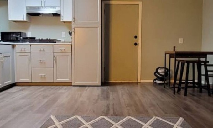 Bartow Appartement | Simple Apartment in quiet suburb
