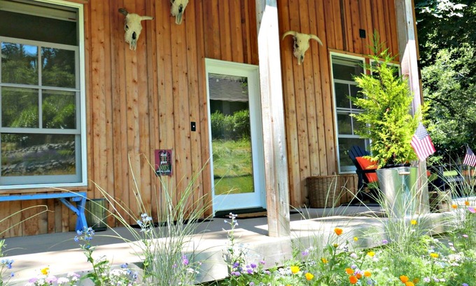 Bainbridge Island Maison | Vie simple dans une ferme luxueuse et moderne sur l'île de Bainbridge. Chiens ok.