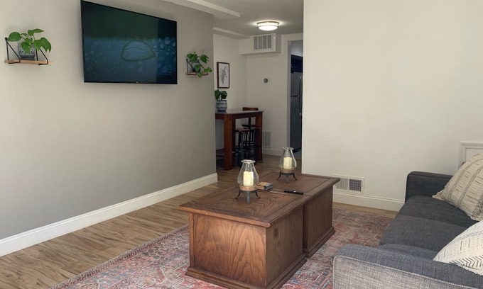 Southeast Maison | Simple Stay in the Nation's Capital