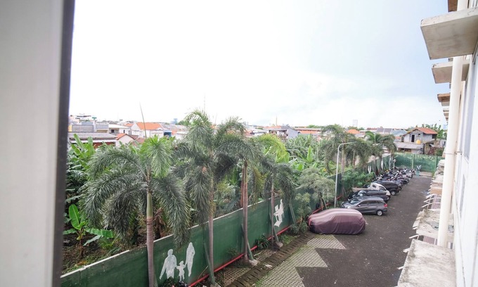 Waru Appartement | Simple Studio At Menara Rungkut Apartment