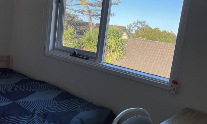 Marsfield Maison | Simple sunny room at a quiet location
