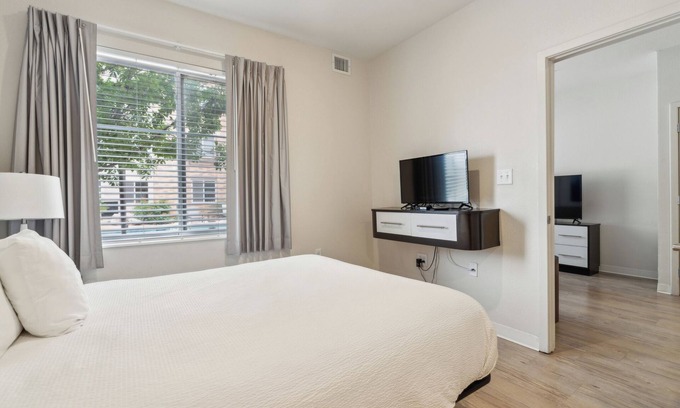 Far North Central Appartement | Simplicity 1103 I Spacious 1Bd/1bth Apartment
