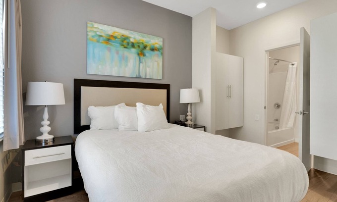 Far North Central Appartement | Simplicity At the Rim 1119 I Spacious 1 Bed 1 Bth