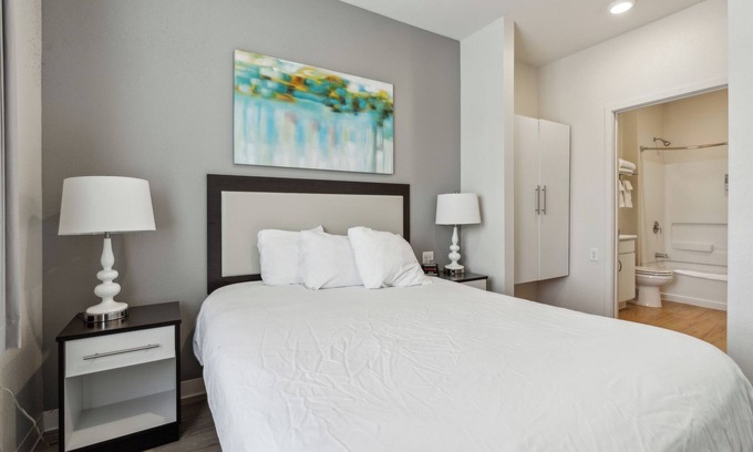 Far North Central Appartement | Simplicity At the Rim 1116