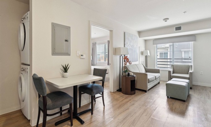 Far North Central Appartement | Simplicity At the Rim 1415 I Spacious 1 Bed 1 Bth