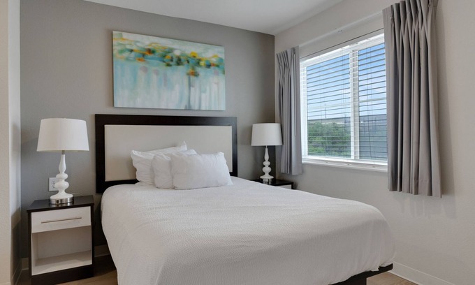 Far North Central Appartement | Simplicity At the Rim 1212 I Spacious 1 Bed 1 Bth