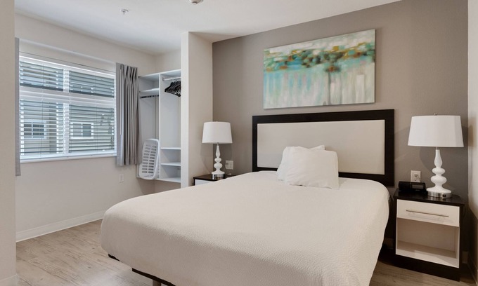 Far North Central Appartement | Simplicity At the Rim 1305 I Spacious 1 Bed 1 Bth