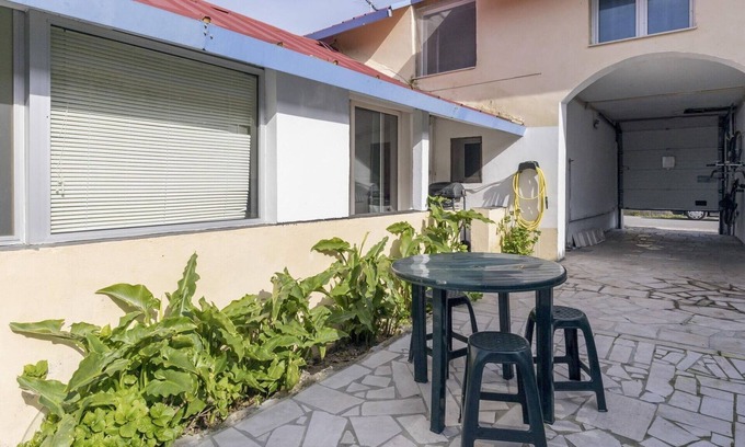 Mira Maison | Maison de vacances simpliste à Mira près de Sea Beach