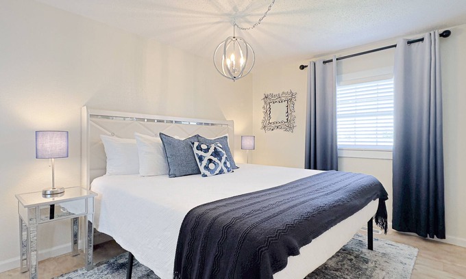 Salem Maison | Quick and Easy Stay ~ Clean, Quiet, Comfortable