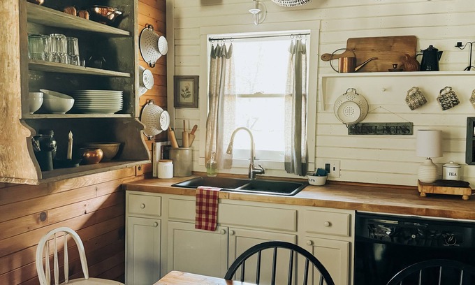 Damascus Cabine | Simply sweet creekside cottage with loft