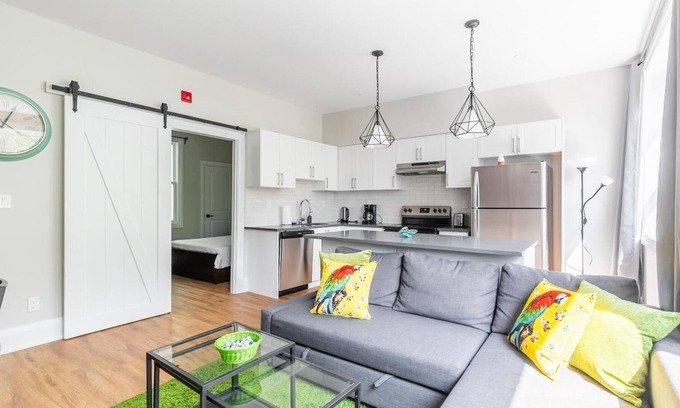 Beasley Appartement | SimplyComfort. Stylish 2Br Apartment in the Heart of Hamilton