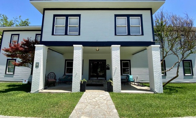 Glen Rose Appartement | Singing Trees Inn – Queen Bed Riverside Getaway