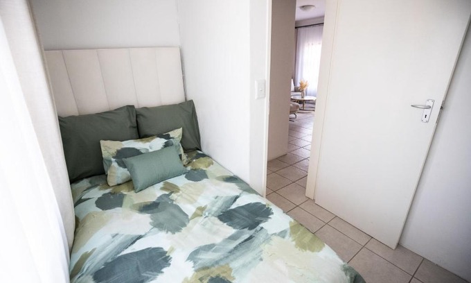 Govan Mbeki Maison | 1 Bedroom Guest Room No Loadshedding Shared House